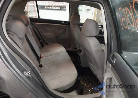 2007 Volkswagen Rabbit 4-Door from USA, damaged, VIN WVWDS71K17W214667